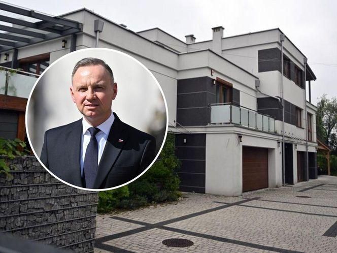 Przyszedł pod nowy dom Andrzeja Dudy w Krakowie, chciał jednego! Pan Robert przyniósł książkę