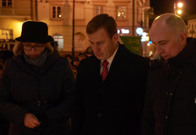 Lublin solidarny z Gdańskiem. Setki osób przed ratuszem