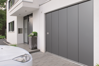 Brama garażowa uchylna, boczna, rolowana czy segmentowa? Wybierz bramę odpowiadającą twoim potrzebom