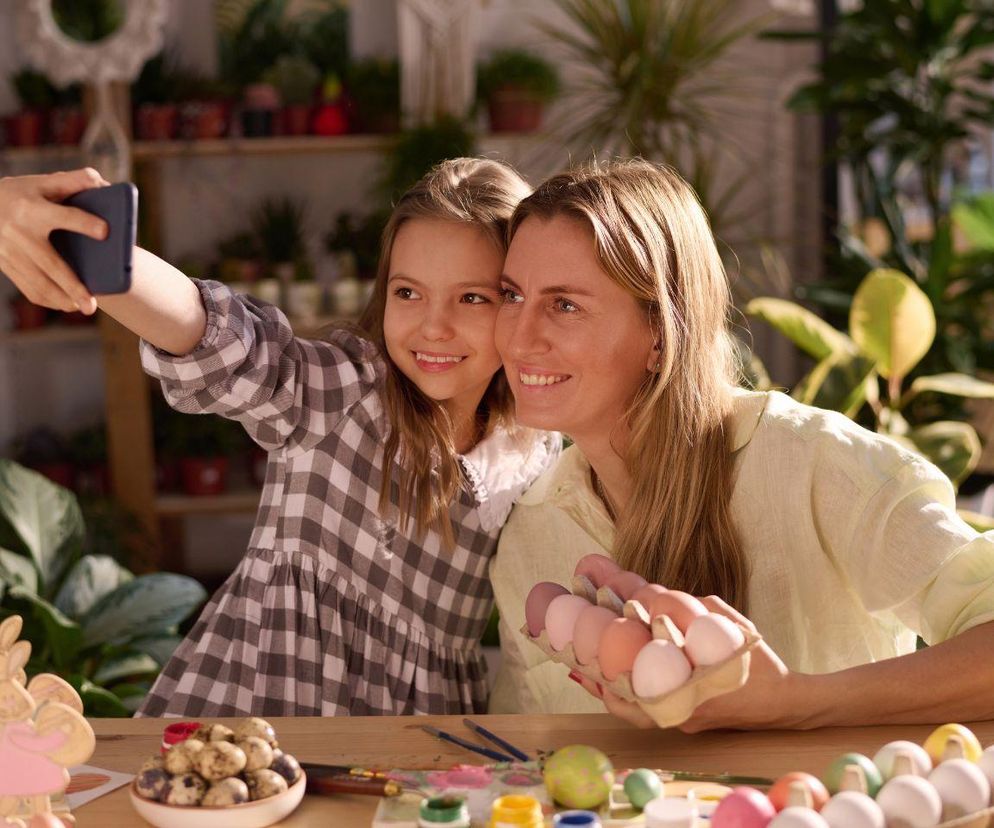 Darmowe kartki wielkanocne z życzeniami. Gotowe wzory do pobrania