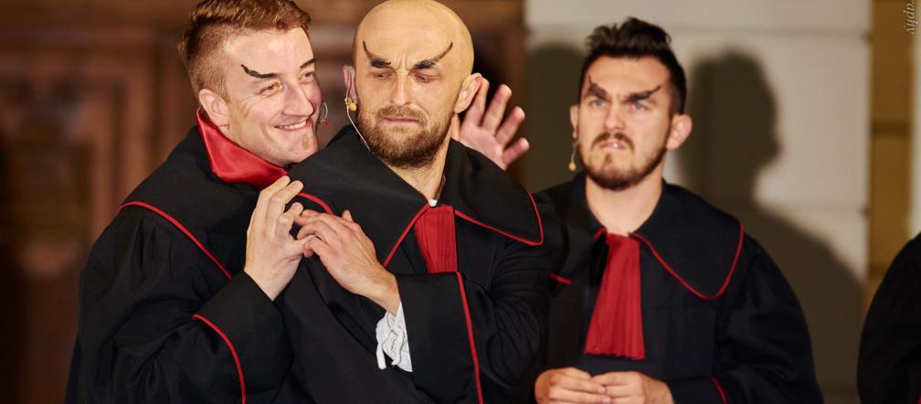 Legenda o Czarciej Łapie na Placu Litewskim. Zobaczcie zdjęcia!