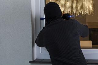 Jak zabezpieczyć mieszkanie przed złodziejami w okresie świątecznym? [WIDEO]