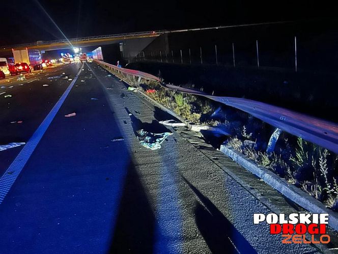 Tak wygląda grób ofiar wypadku na A1. Od tragedii pod Piotrkowem Trybunalskim minął rok [ZDJĘCIA].