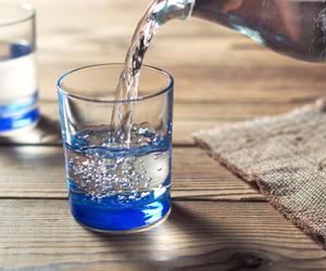 Czy picie wody przed snem jest zdrowe?