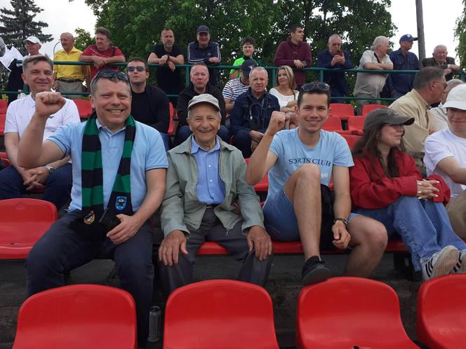 Ostatni mecz na starym stadionie przy Szkolnej. Kibice dopisali