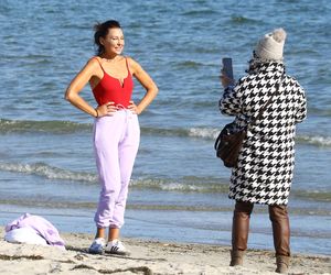 Anna Popek pracuje w zimnym morzu