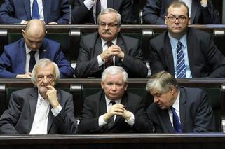 Kaczyński przygotowała BAT na posłów dezerterów? Bielan dementuje