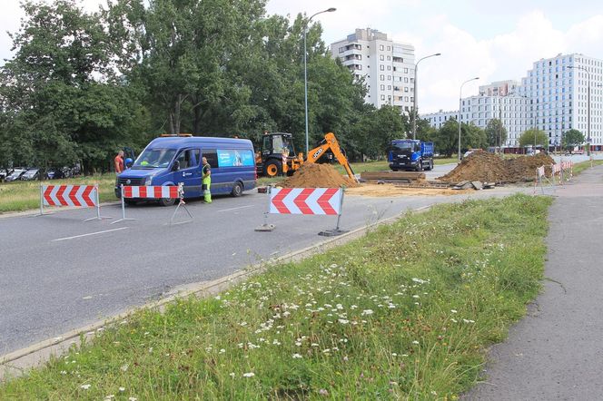 Paraliż w Warszawie. Awaria wodociągowa zarwała jezdnię al. Wilanowskiej
