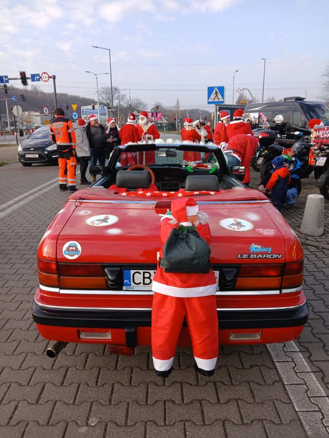 Mikołaje na motocyklach z warkotem przejechali przez miasto. Pognali do chorych dzieci!