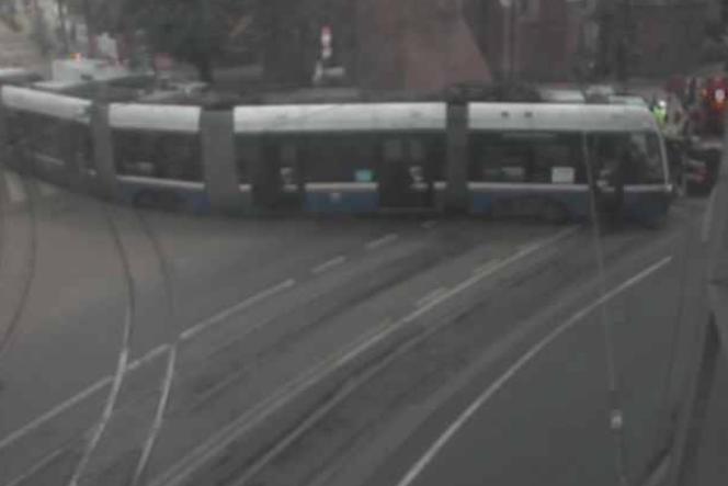 Zderzenie dwóch tramwajów w Bydgoszczy. Uwaga! Są zmiany w trasach i utrudnienia 