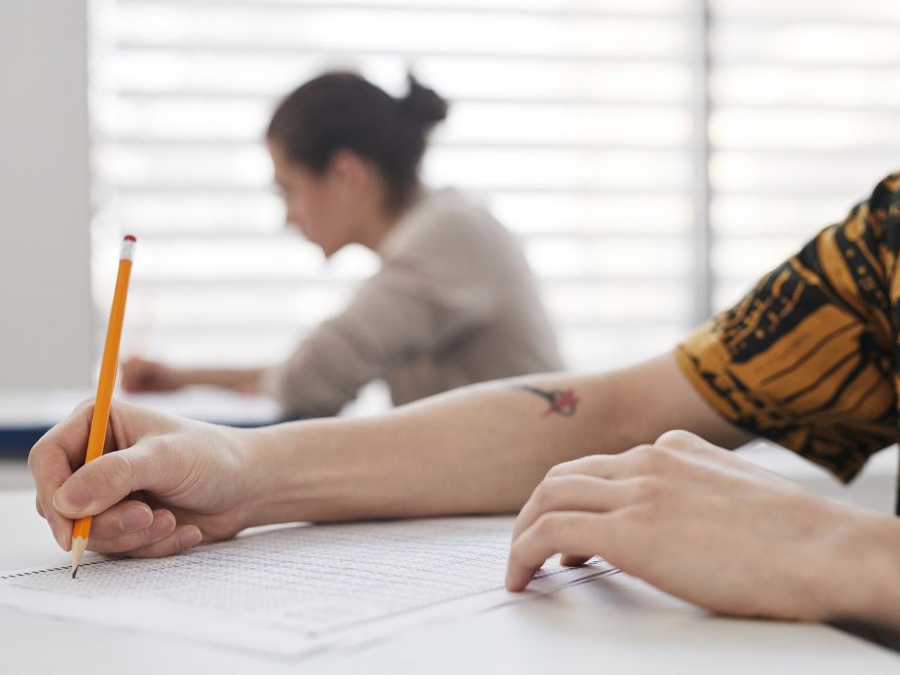 Matura z polskiego 2022 - wyniki gorsze niż rok temu? Te dane jasno pokazują