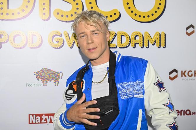 Konrad Skolimowski to popularny muzyk disco polo i aktor 