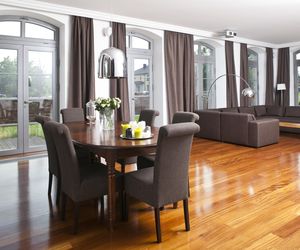 Grzejniki kanałowe - idealne rozwiązanie do jasnych przestronnych wnętrz z dużymi przeszkleniami