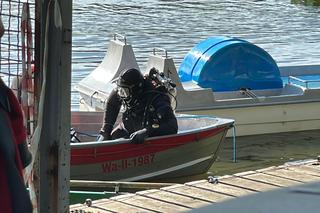 Utonął podczas próby przepłynięcia Jeziorka Czerniakowskiego. Po tragicznej śmierci służby szukają kolejnej osoby