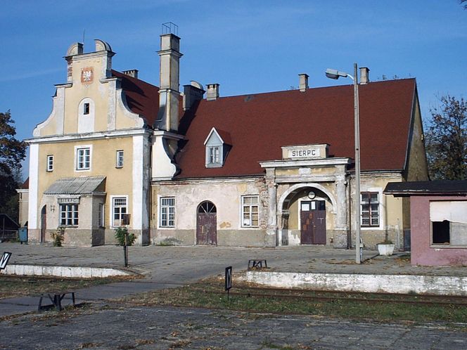 Dworzec w Sierpcu przed modernizacją (2004)