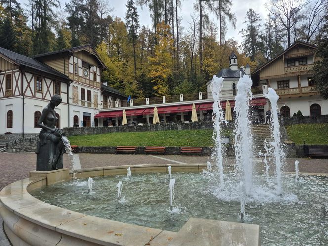 To jedno z najstarszych polskich uzdrowisk najpiękniej wygląda jesienią. Kurowali się w nim Sienkiewicz, Prus, Matejko i Konopnicka