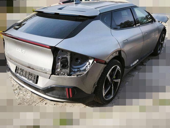 Podkarpacie. Luksusowe auta w rękach Straży Granicznej. Jedno miało trafić do Zjednoczonych Emiratów Arabskich [ZDJĘCIA].