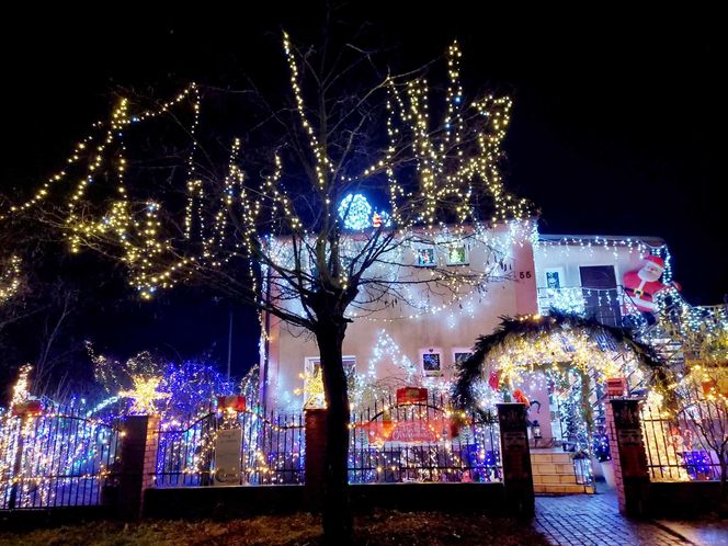 Najbardziej oświetlony dom w Polsce jest w Bydgoszczy. Za tymi świątecznymi lampkami stoi wzruszająca historia