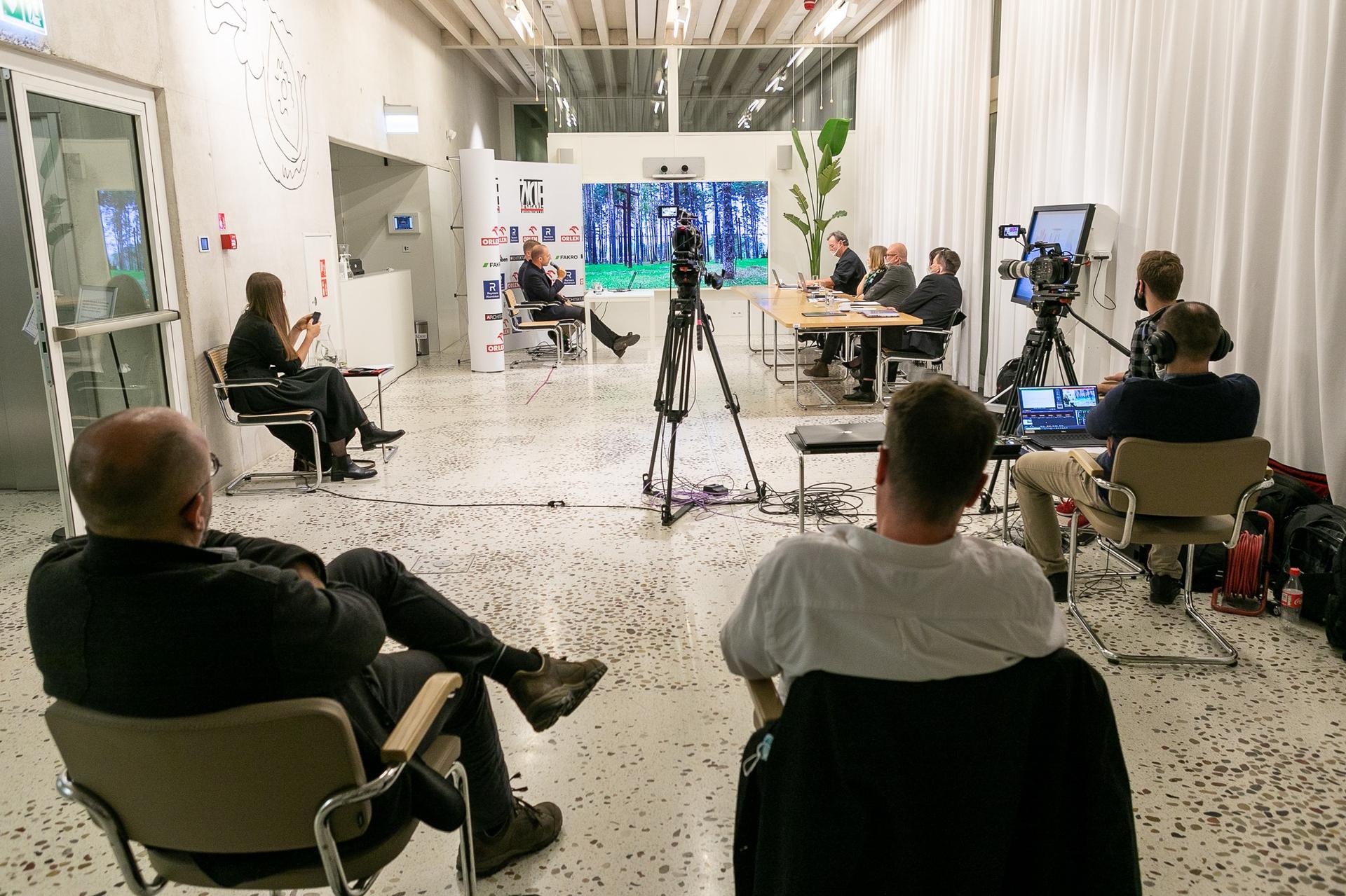 121191765_10158659443893427_2346703627375806862_o