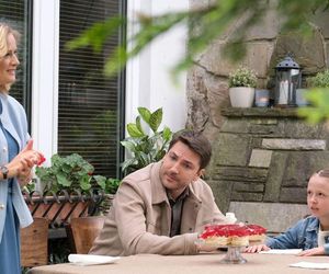 M jak miłość odc. 1881. Julia (Marta Chodorowska), Nadia (Mira Fareniuk), Dima (Michaił Pszeniczny)