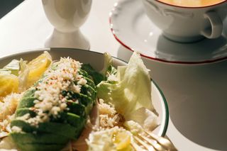 Dieta bez pieczywa zyskuje na popularności. Jak ją stosować i czym zastąpić tradycyjny chleb?