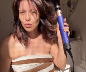 Malwina Wędzikowska w ręczniku i... bez