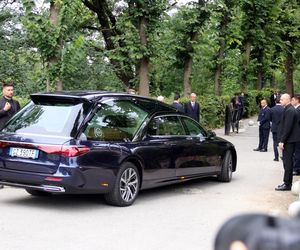 Prywatne uroczystości żałobne Giorgio Armaniego w rodzinnych stronach projektanta