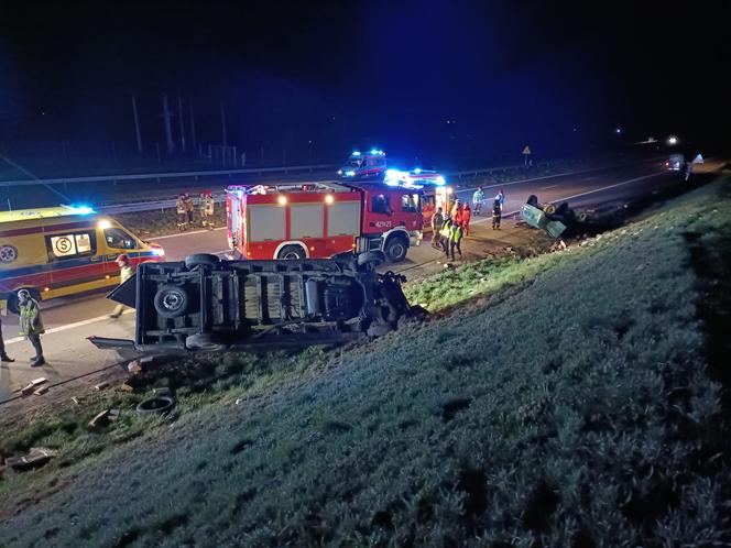 10 osób rannych w zderzeniu busa z żukiem 