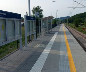 Nowe perony i infrastruktura kolejowa na kryniczance w Dolinie Popradu
