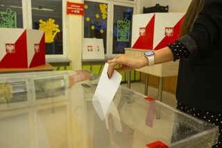 Wybory Prezydenckie 2025. Tak głosował „warszawski obwarzanek”. Kto wygrał pod Warszawą?
