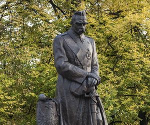 Długi weekend z Piłsudskim w Łodzi! Mało znane miejsce