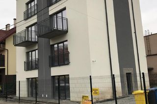 Blok z mikrokawalerkami przy ul. Rokitniańskiej w Krakowie