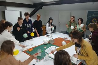 Te wyjątkowe bombki tworzone przez bydgoskich licealistów ozdobią konkretną choinkę