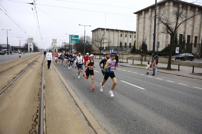 Bieg na Piątkę 2024, Warszawa - zdjęcia. Biegłeś? Szukaj się w galerii!