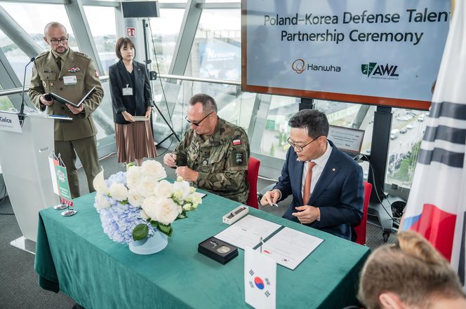 Koreańska Grupa Hanwha inwestuje w polską edukację obronną. 1,2 mln zł dla Akademii Wojsk Lądowych
