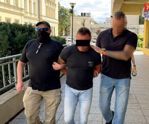 „Słowik” znowu za kratami! Gangster zatrzymany za wymuszenie haraczu w Warszawie