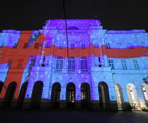 Mapping na fasadzie Pałacu Staszica - siedziby Polskiej Akademii Nauk w Warszawie