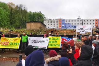 Protest przeciw wycince drzew w Parku Śląskim