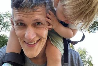 Trzech mężczyzn ojcami dwójki dzieci! Pierwsza poliamoryczna rodzina 