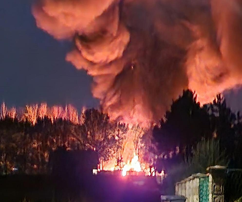 Nocny pożar w Bobrownikach Śląskich. Mieszkańców obudziły wybuchy