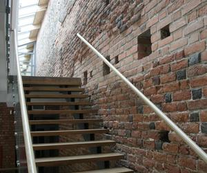 Dom Mały Zamku w Ciechanowie - schody na piętro