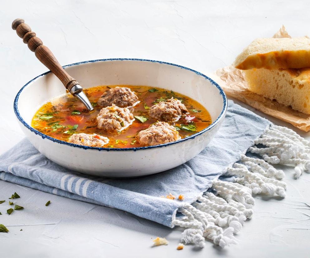 zupa z młodej kapusty z klopsikami