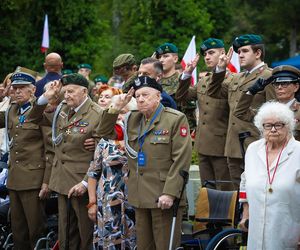 Warszawa: modlitwa w  godzinę „W przed pomnikiem Gloria Victis 