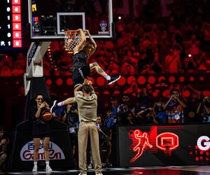 Robert Lewandowski rzucał do kosza podczas Polska - Francja