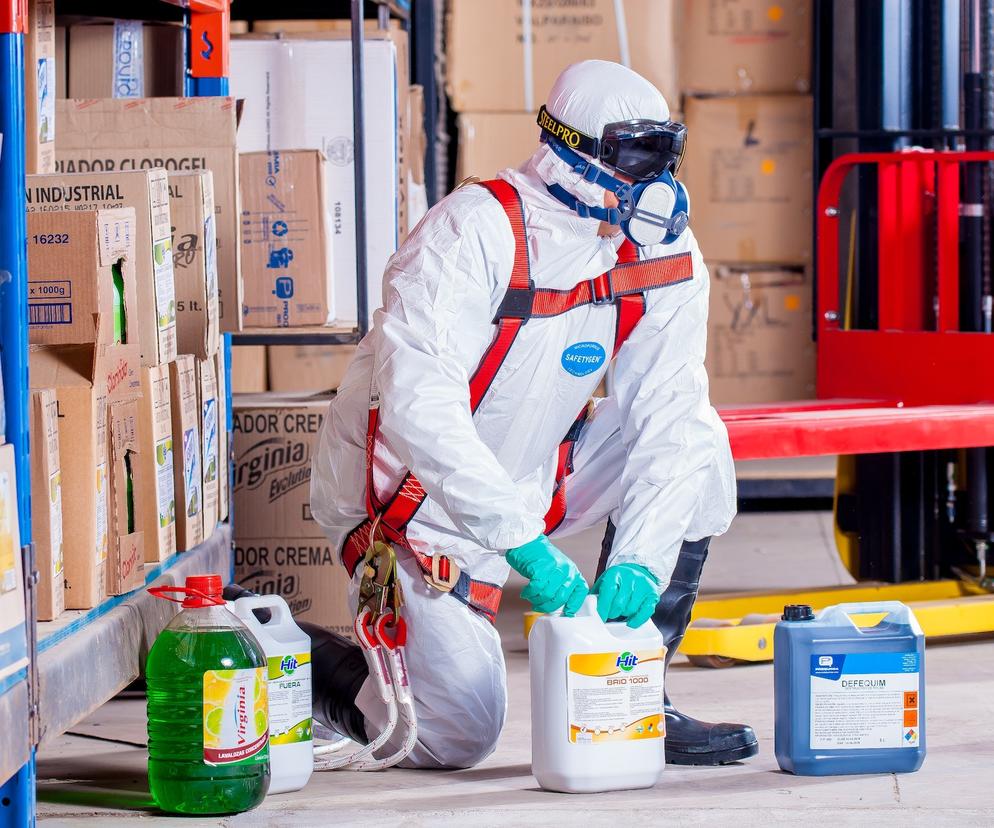 W halach znaleziono niebezpieczne składowiska chemikaliów. Zbiorniki leżały kilkadziesiąt metrów od domów