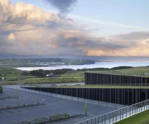 Kandydat do nagrody RIBA 2013 - Giant's Causeway Visitor Centre - centrum obsługi ruchu turystycznego Grobla Olbrzyma. Fot. www.hparc.com