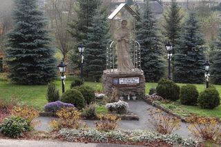 To jedna z najstarszych wsi w Małopolsce. Jest nazywana polskim Lourdes