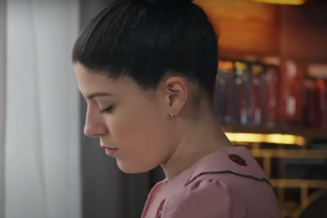 Seher zauważy smutną Cicek 