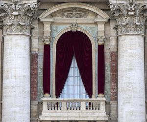 Z OSTATNIEJ CHWILI: Rozpoczęło się konklawe 2025 – kardynałowie złożyli przysięgę w Kaplicy Sykstyńskiej