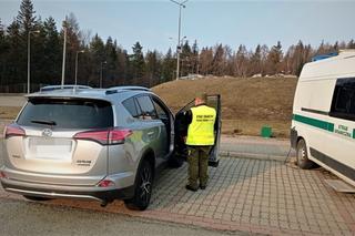 Rąbnął we Włoszech, wpadł w Polsce. Mundurowi z Sanoka odzyskali skradzionego SUV-a 